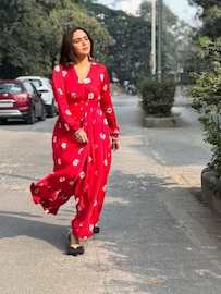 काचा पुसायची, लेन्स विकायची; अमृता खानविलकरची पहिली नोकरी, किती होता पगार? काचा पुसायची, लेन्स विकायची; अमृता खानविलकरची पहिली नोकरी, किती होता पगार?