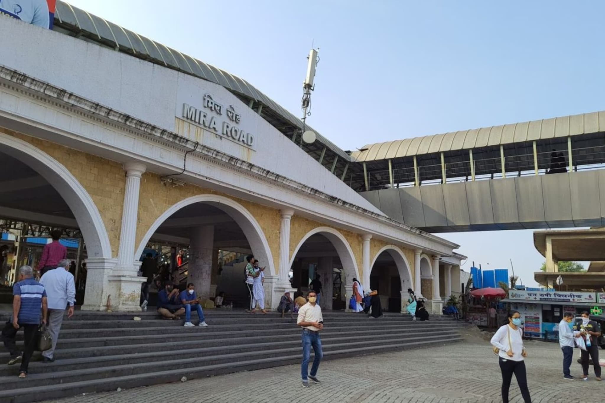 माणुसकीला काळिमा फासणारी घटना, सावत्र वडील- भावाकडून तरुणीवर वारंवार अत्याचार