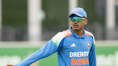 बॅटिंग नाही तर बॉलिंगमध्ये चालली आयुष म्हात्रेची जादू, एकट्याने फिरवली वर्ल्ड कपची मॅच!