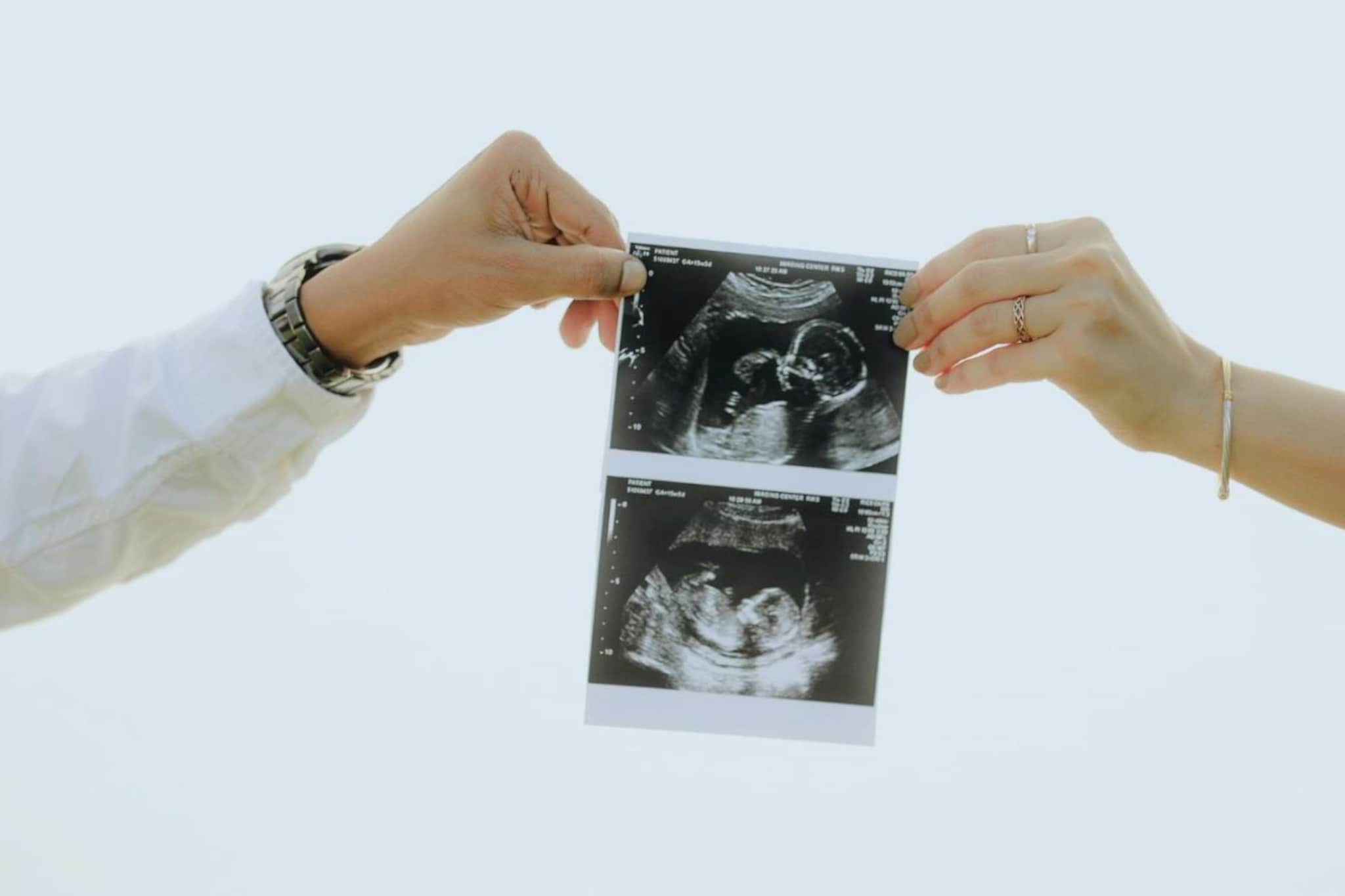 फॅमिली प्लॅनिंगसाठी सर्वोत्तम वेळ कोणती? गोंधळून न जाता 'या' 5 गोष्टीं चेक करा फॅमिली प्लॅनिंगसाठी सर्वोत्तम वेळ कोणती? गोंधळून न जाता 'या' 5 गोष्टीं चेक करा