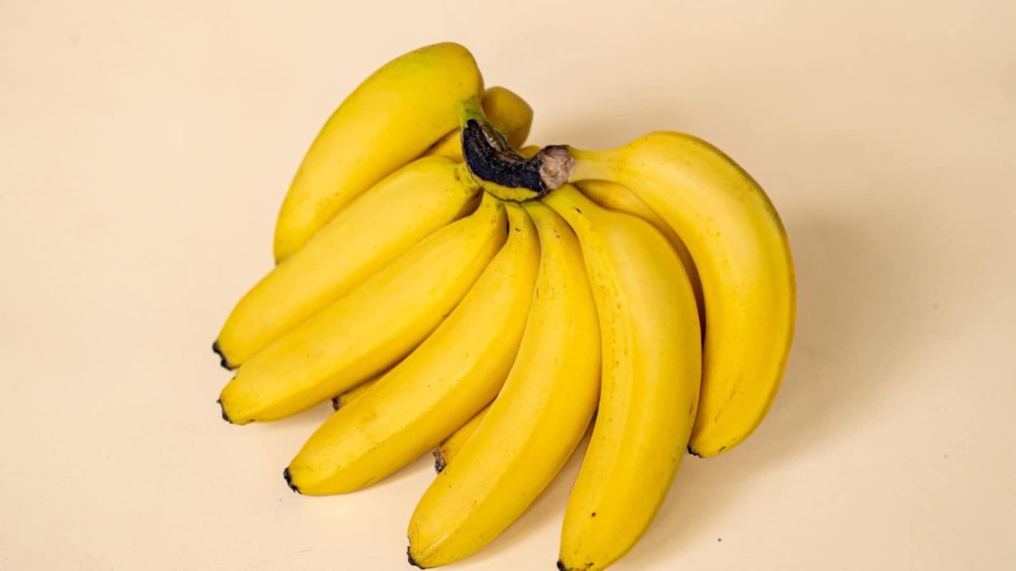 Banana : केमिकलने पिकवलेली केळी कशी ओळखायची? ‘हे’ संकेत पाहिल्यास लगेच समजेल सत्य