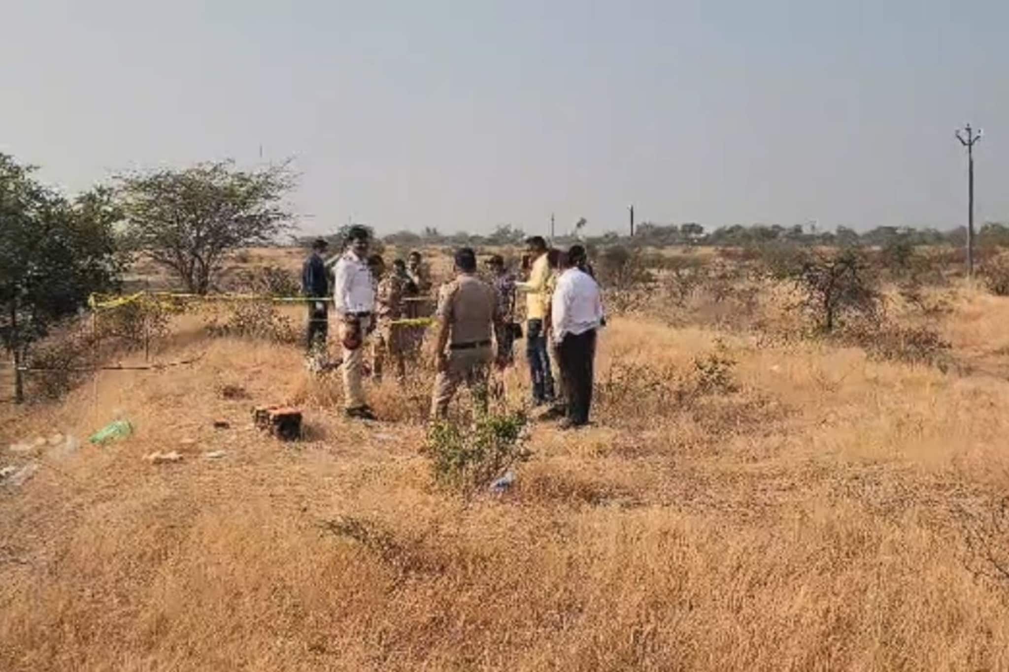 Baramati: अंगावर कापड नाही अन् शरिरावर वार,माळरानावरचं दृश्य पाहून गावकरी हादरले