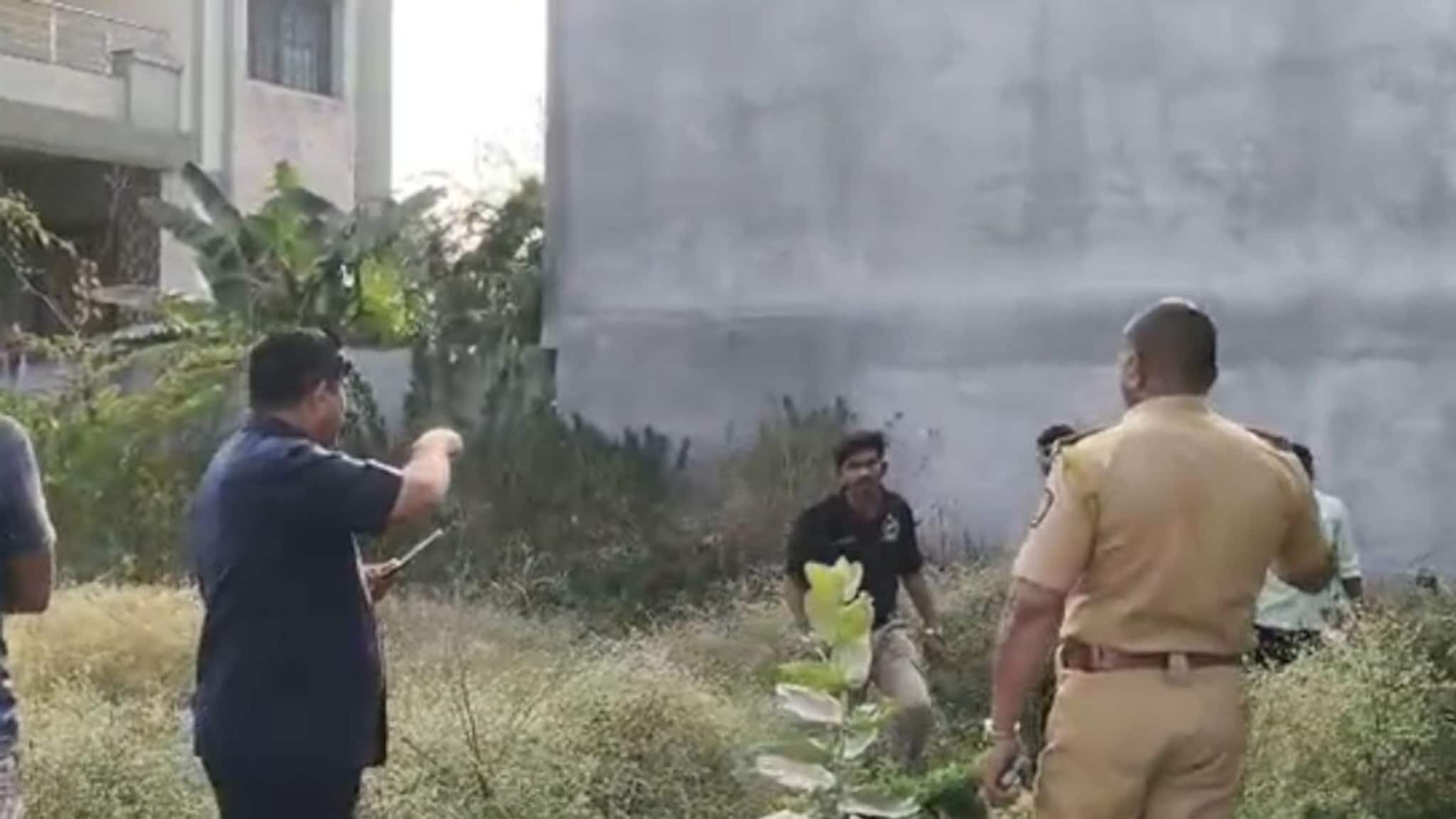 बीडच्या रस्त्यावर रक्तपात, आधी गोळीबार मग धारदार शस्त्राने पाठलाग करत मारलं