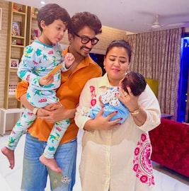 भारती सिंहनं केलं दुसऱ्या लेकाचं बारसं, 4 अक्षरी आहे नाव; घाबरू नका बिनधास्त भारती सिंहनं केलं दुसऱ्या लेकाचं बारसं, 4 अक्षरी आहे नाव; घाबरू नका बिनधास्त