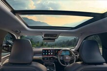 Renault Duster: 'ती' आली तिने पाहिलं आणि जिंकलं! अखेर धाकड SUV परतली, लूक पाहून पडाल प्रेमात