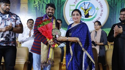 Sunetra Pawar Sworn In as Maharashtra's First Woman Deputy CM; Actor Kiran Mane Reacts