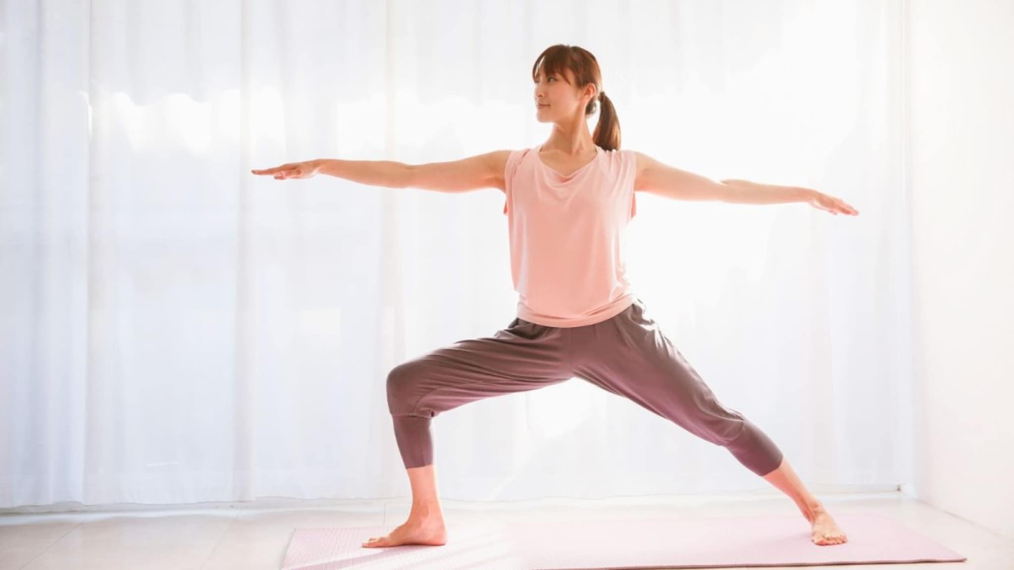 Yogasana : महिलांच्या आरोग्यासाठी योगासनांचं महत्त्व, शारीरिक - मानसिक स्वास्थ्यासाठी फायदेशीर