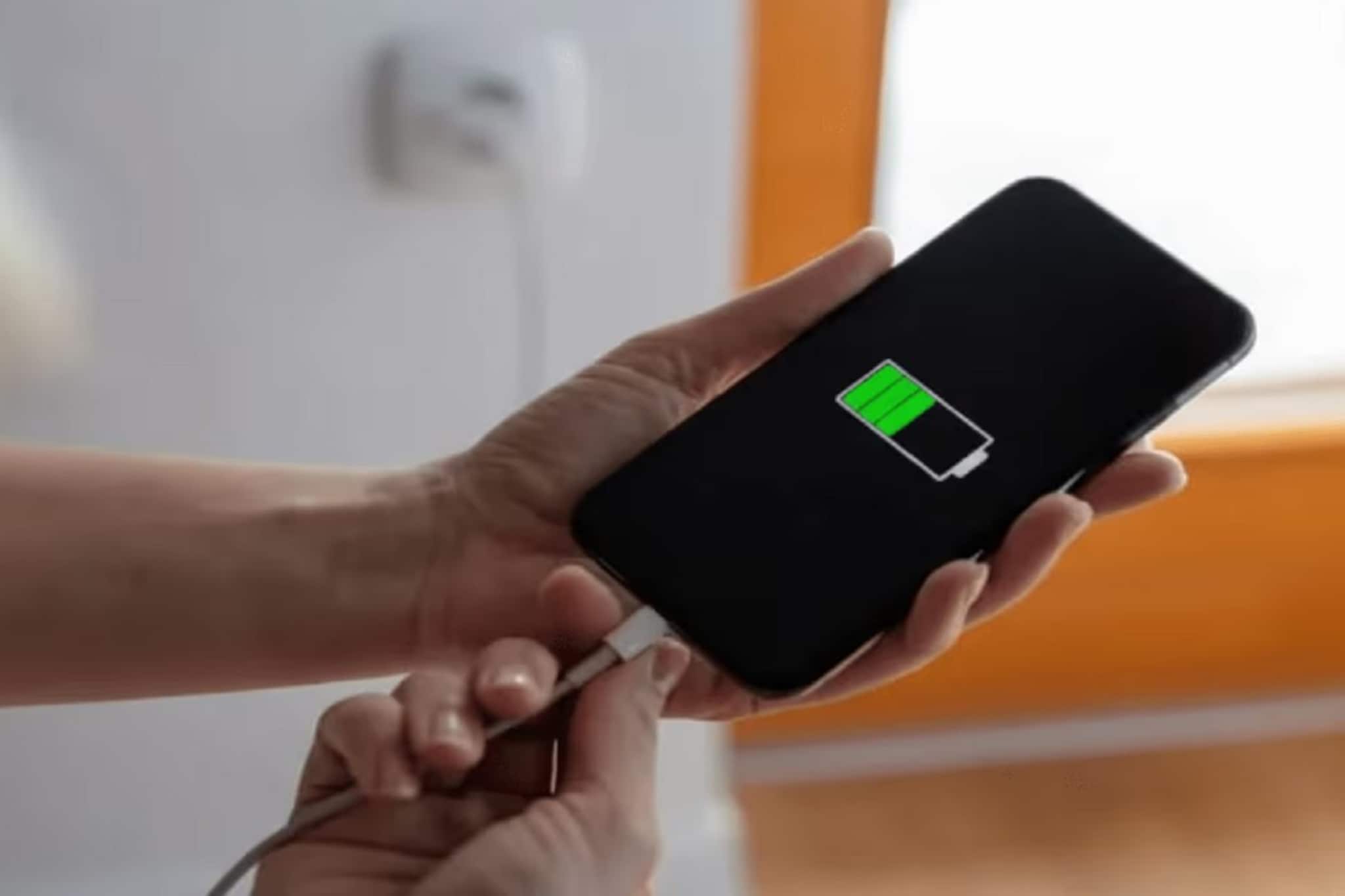 'या'चुकांमुळे खराब होते चार्जिंग स्पीड! तासंतास चार्जिंगला करुनही होत नाही चार्ज