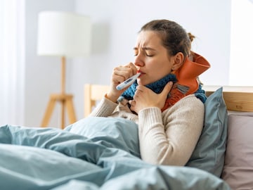 थंडीमुळे येणाऱ्या खोकल्याने हैराण आहात? 'या' 5 घरगुती उपायांनी मिळेल झटपट आराम थंडीमुळे येणाऱ्या खोकल्याने हैराण आहात? 'या' 5 घरगुती उपायांनी मिळेल झटपट आराम