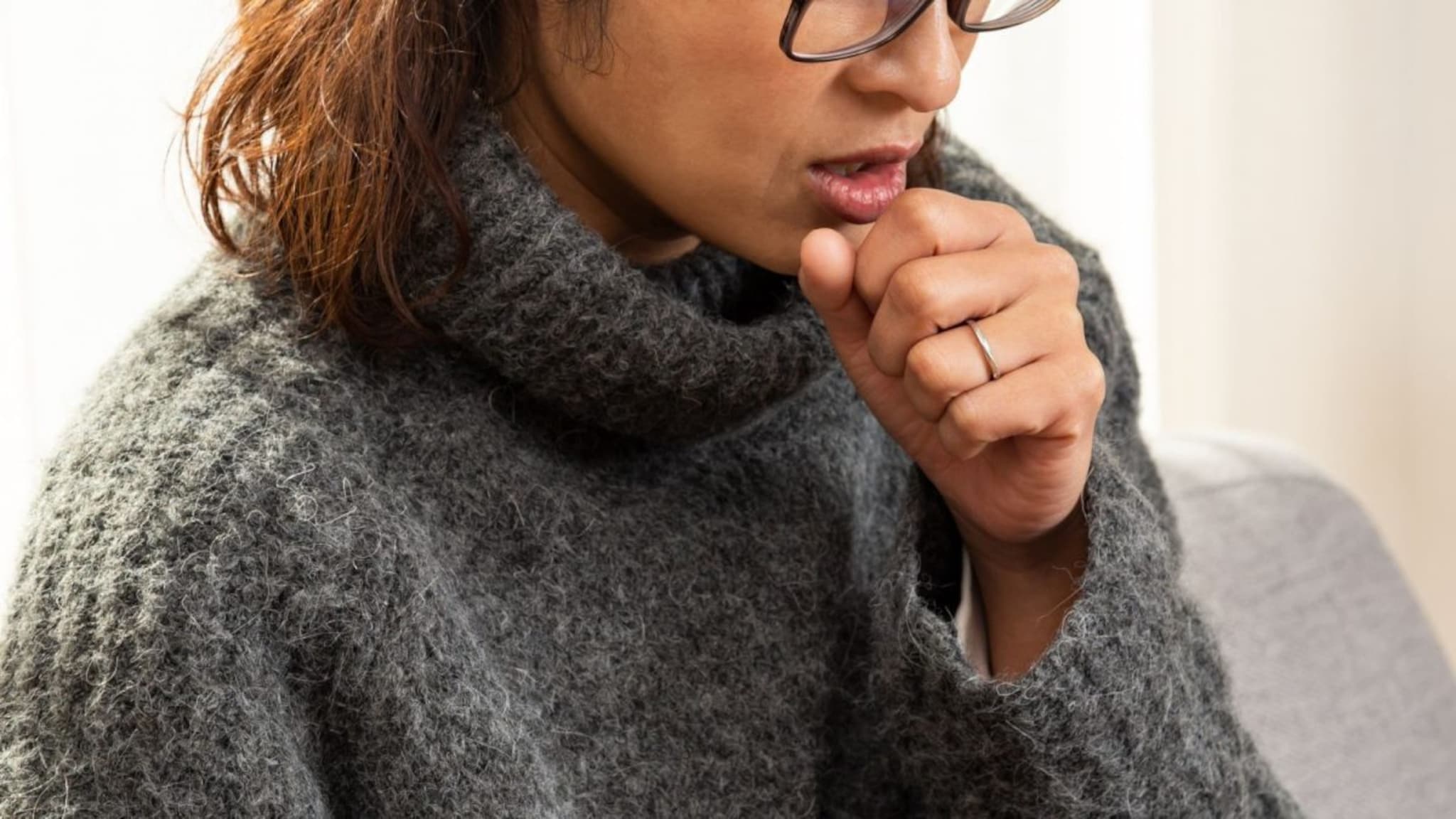 थंडीमुळे येणाऱ्या खोकल्याने हैराण आहात? 'या' 5 घरगुती उपायांनी मिळेल झटपट आराम