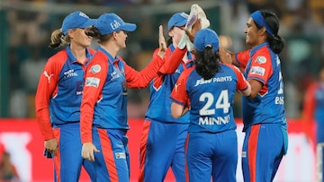 Jemimah Rodrigues : 1 धाव करून जेमीने इतिहास रचला, मैत्रीण स्मृती मानधनाचाच रेकॉ Jemimah Rodrigues : 1 धाव करून जेमीने इतिहास रचला, मैत्रीण स्मृती मानधनाचाच रेकॉ