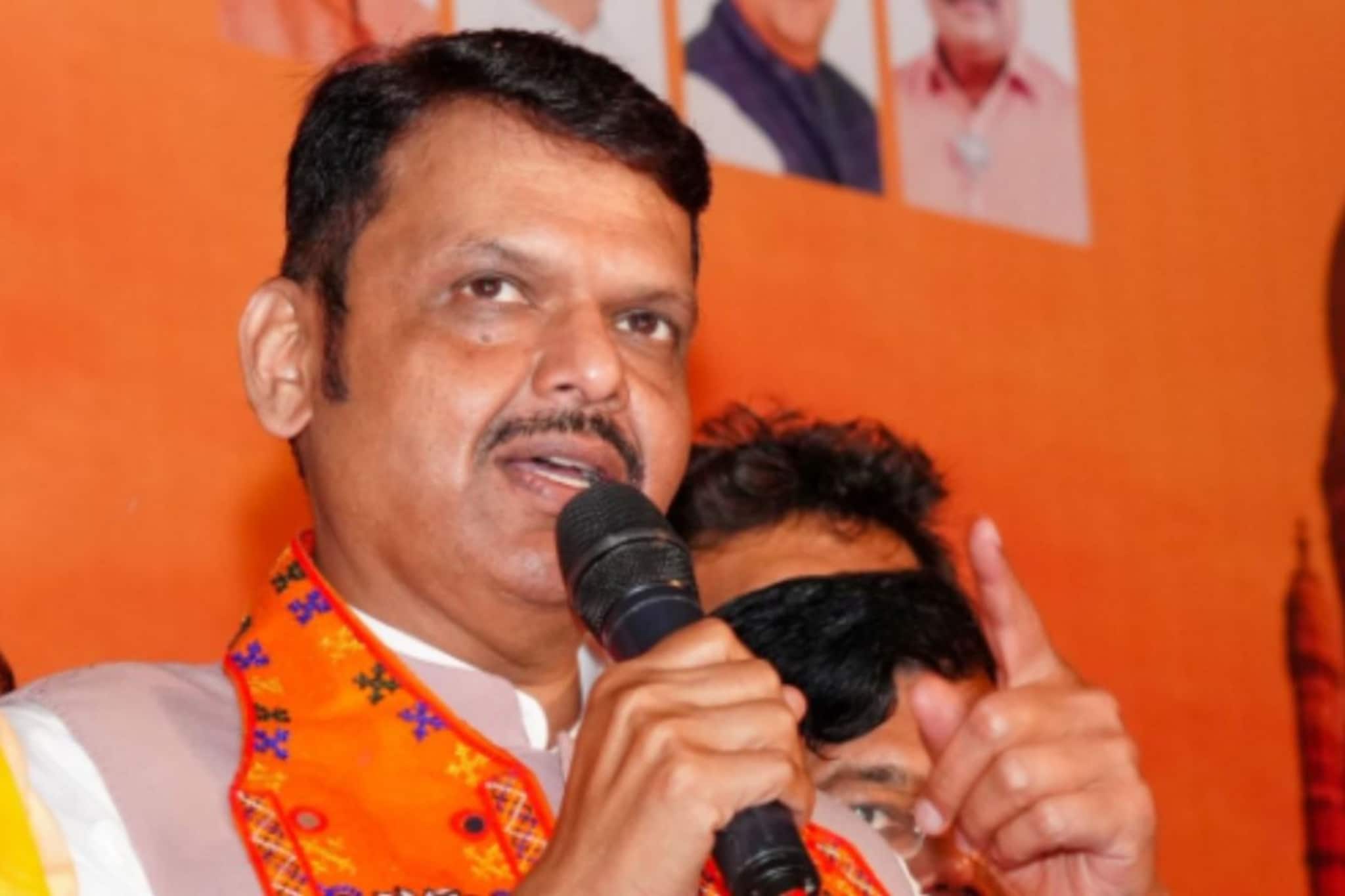 फडणवीसांनी पहिल्याच बैठकीत पुण्याच्या नगरसेवकांची शाळा घेतली