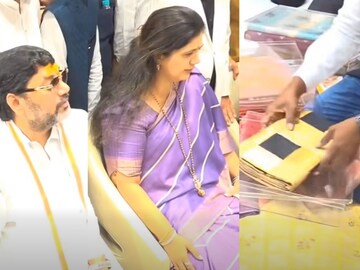 ही साडी नको, ती दाखवा... पंकजा कन्फ्यूज, बहिणीसाठी धनंजय मुंडेंची साडी खरेदी