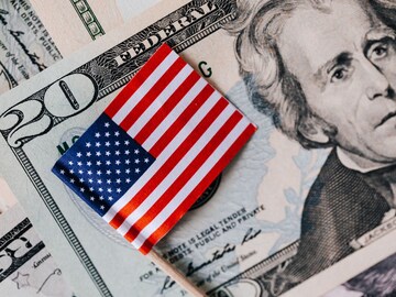 डॉलरच्या तुलनेत जगातलं सगळ्यात कमजोर चलन कोणतं? भारताचा रुपया कोणत्या क्रमांकावर