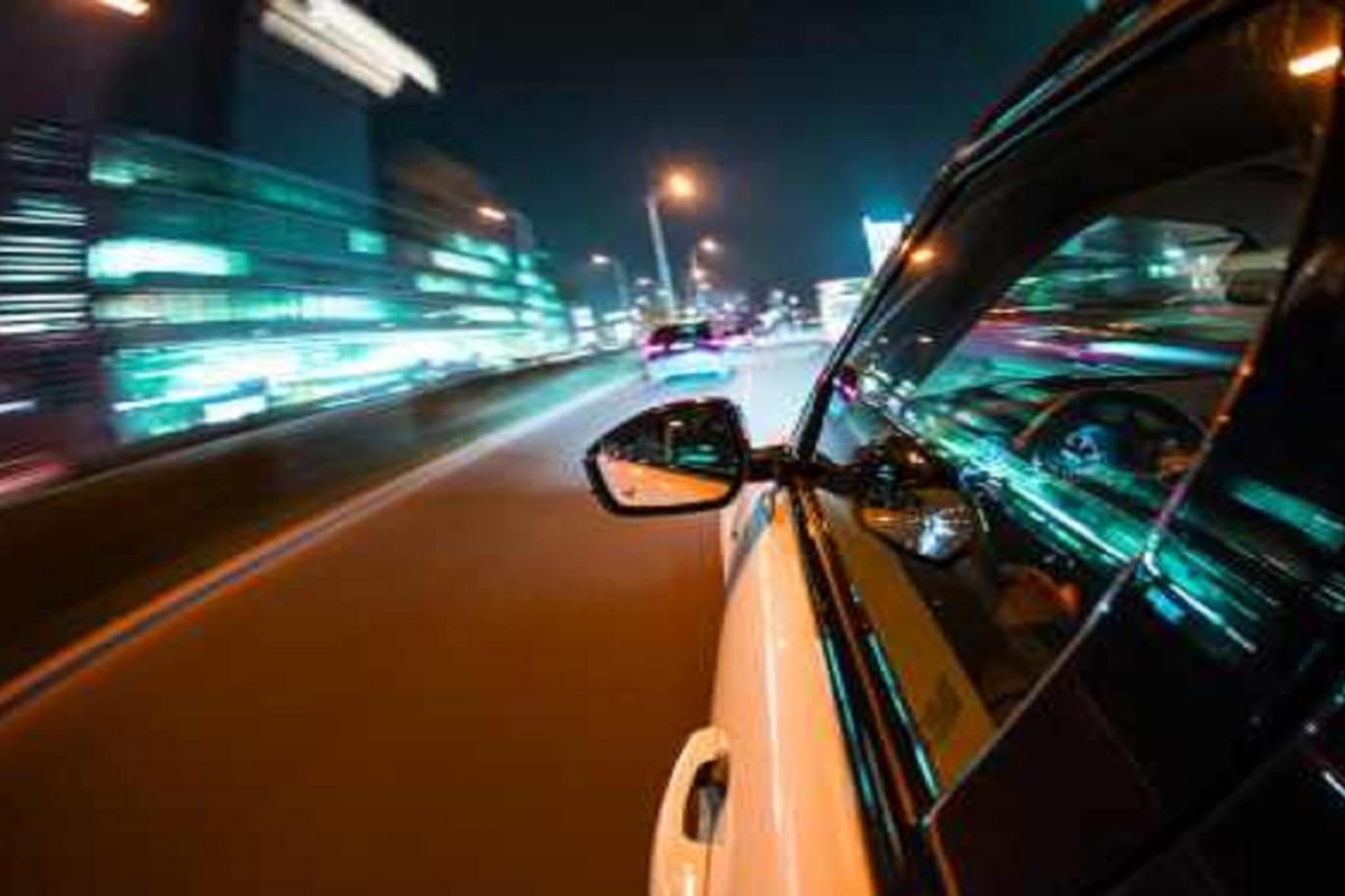 रात्री गाडी चालवताना अजिबात करु नका या चुका! 5 टिप्स अवश्य करा फॉलो 