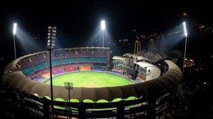 मुंबई-RCB मॅचचा थरार फक्त 100 रुपयात! नवी मुंबईत रंगणार सामने, कुठे, कसं बुक कराल तिकीट? मुंबई-RCB मॅचचा थरार फक्त 100 रुपयात! नवी मुंबईत रंगणार सामने, कुठे, कसं बुक कराल तिकीट?