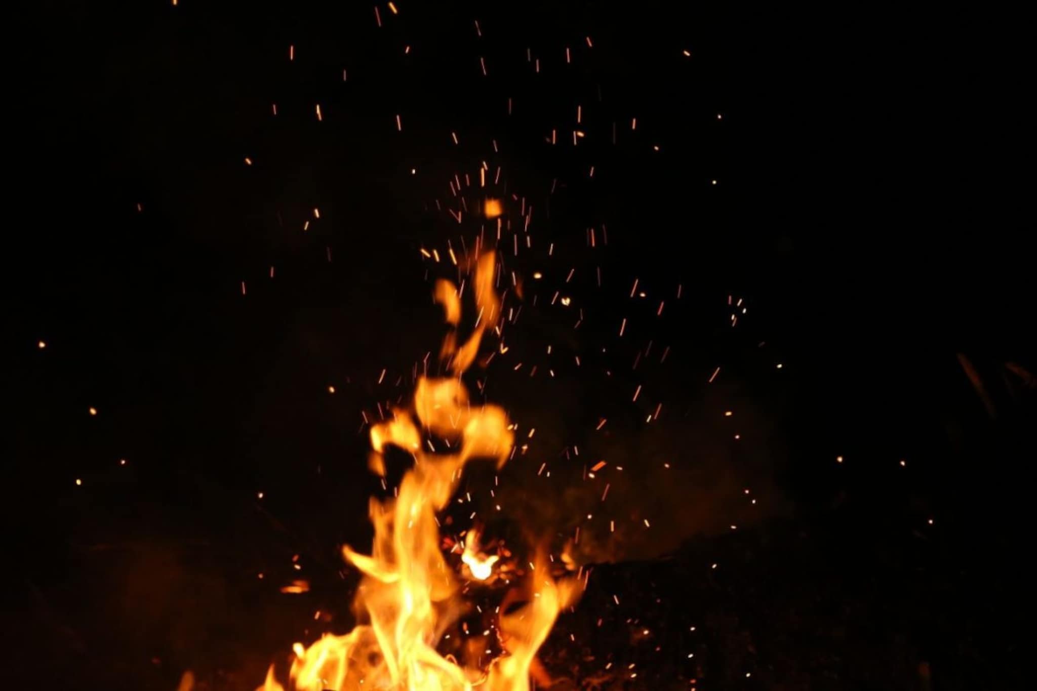 आग नक्की काय आहे? स्थायू, द्रव की वायू? 99 टक्के लोकांना माहित नसेल उत्तर