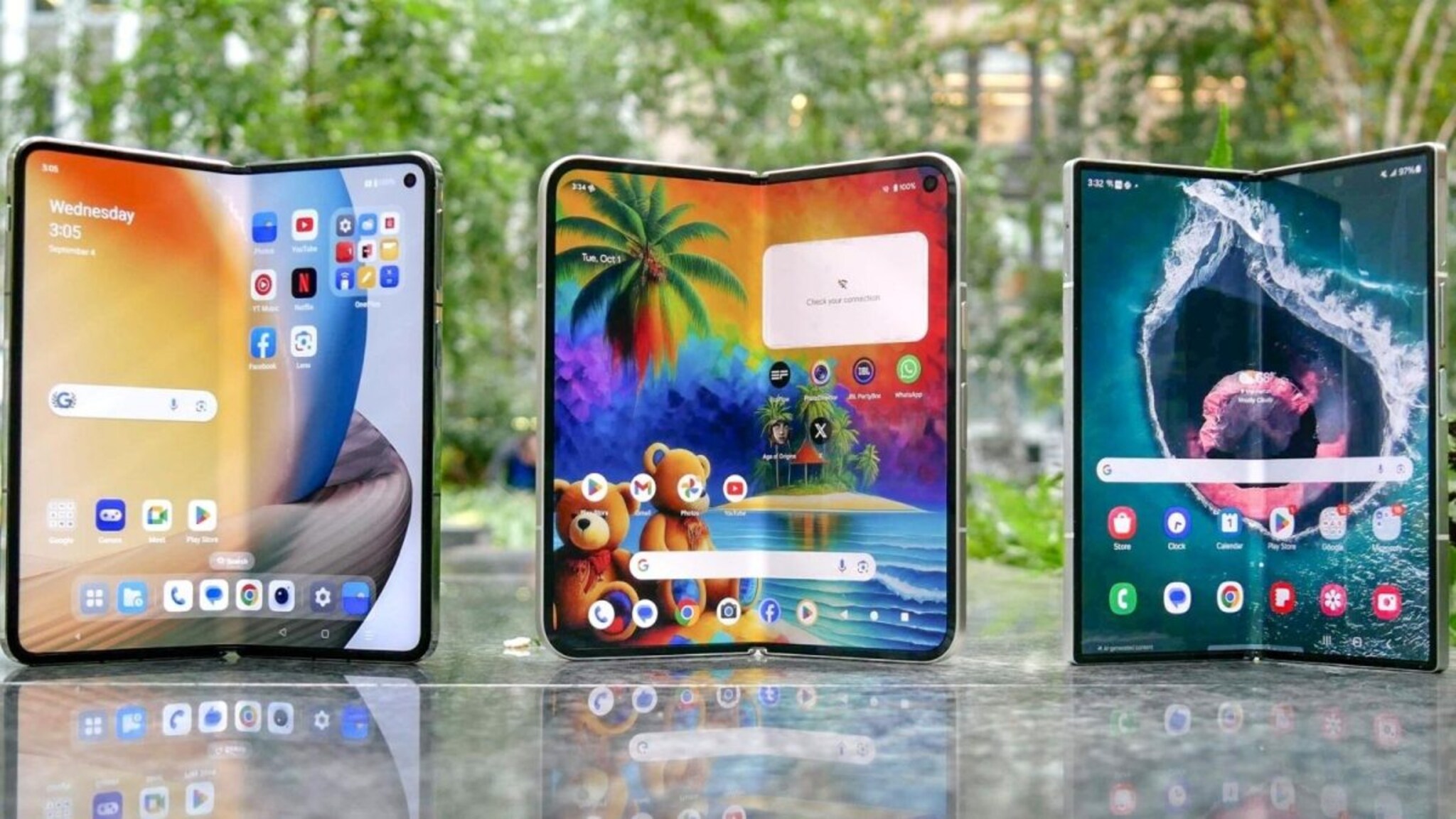 2026 मध्ये फोल्डेबल फोन घ्यायला पाहिजे की नाही? विकत घेण्याचं मनात जरी आलं तरी आधी याचे फायदे आणि नुकसान जाणून घ्या