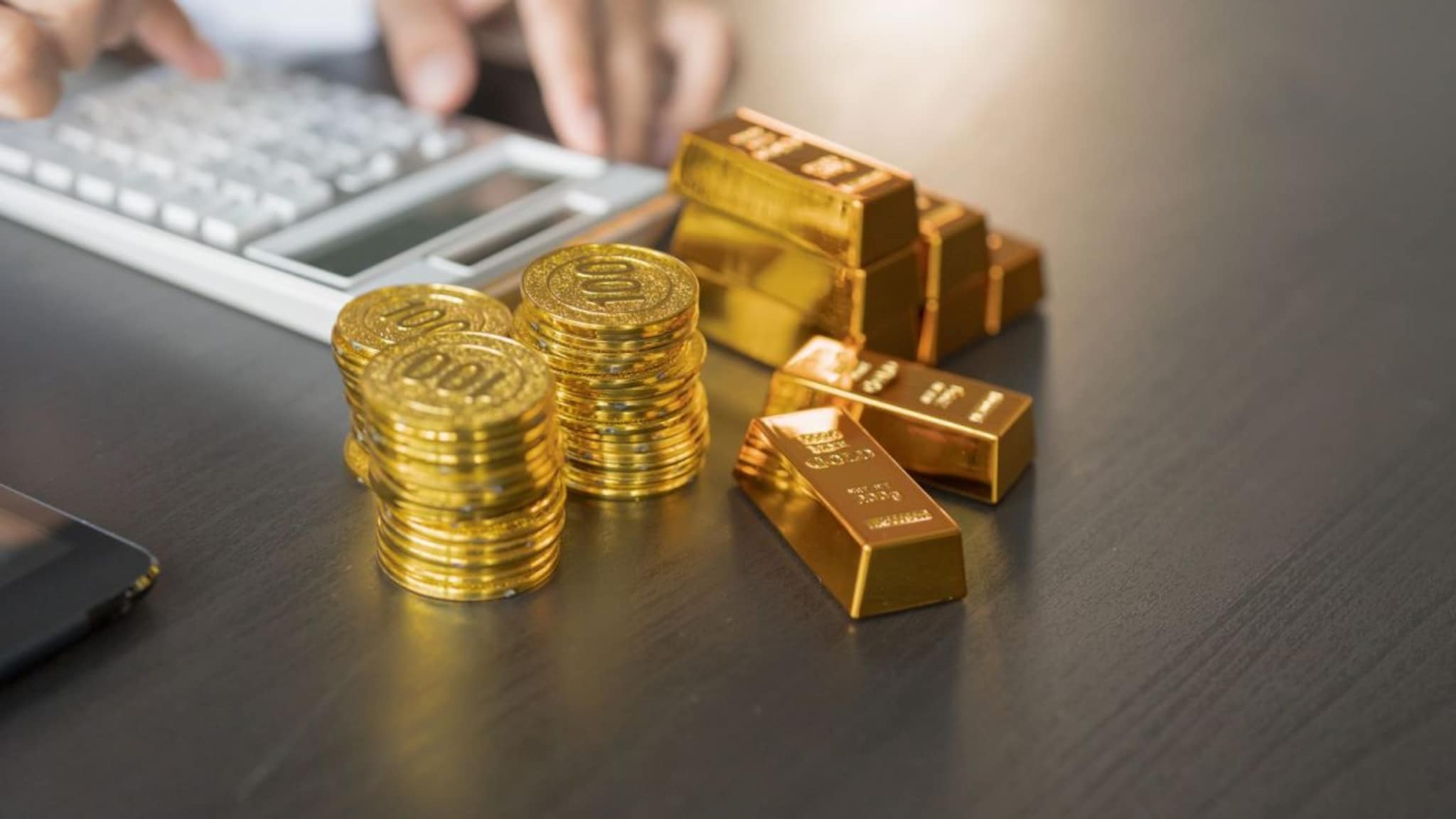 Gold : सोन्यात गुंतवणुकीचा 'हा' आहे सर्वात सुरक्षित मार्ग; वाढत्या दरासोबतच मिळणार जास्तीचं व्याज, कसं वाचा सविस्तर