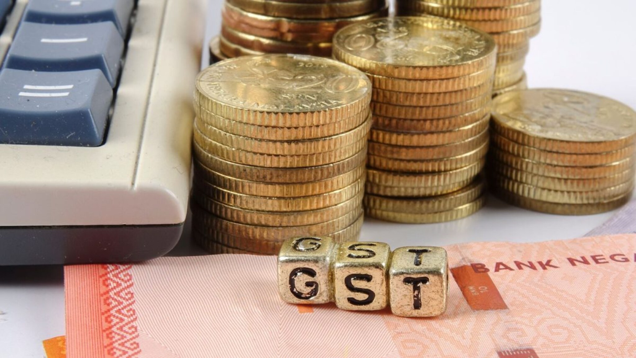GST On Gold : सोन्यावरील किती जीएसटी आहे? मेकिंग चार्जेस, सोन्याची किंमत आणि टॅक्समधलं गणित समजून घ्या