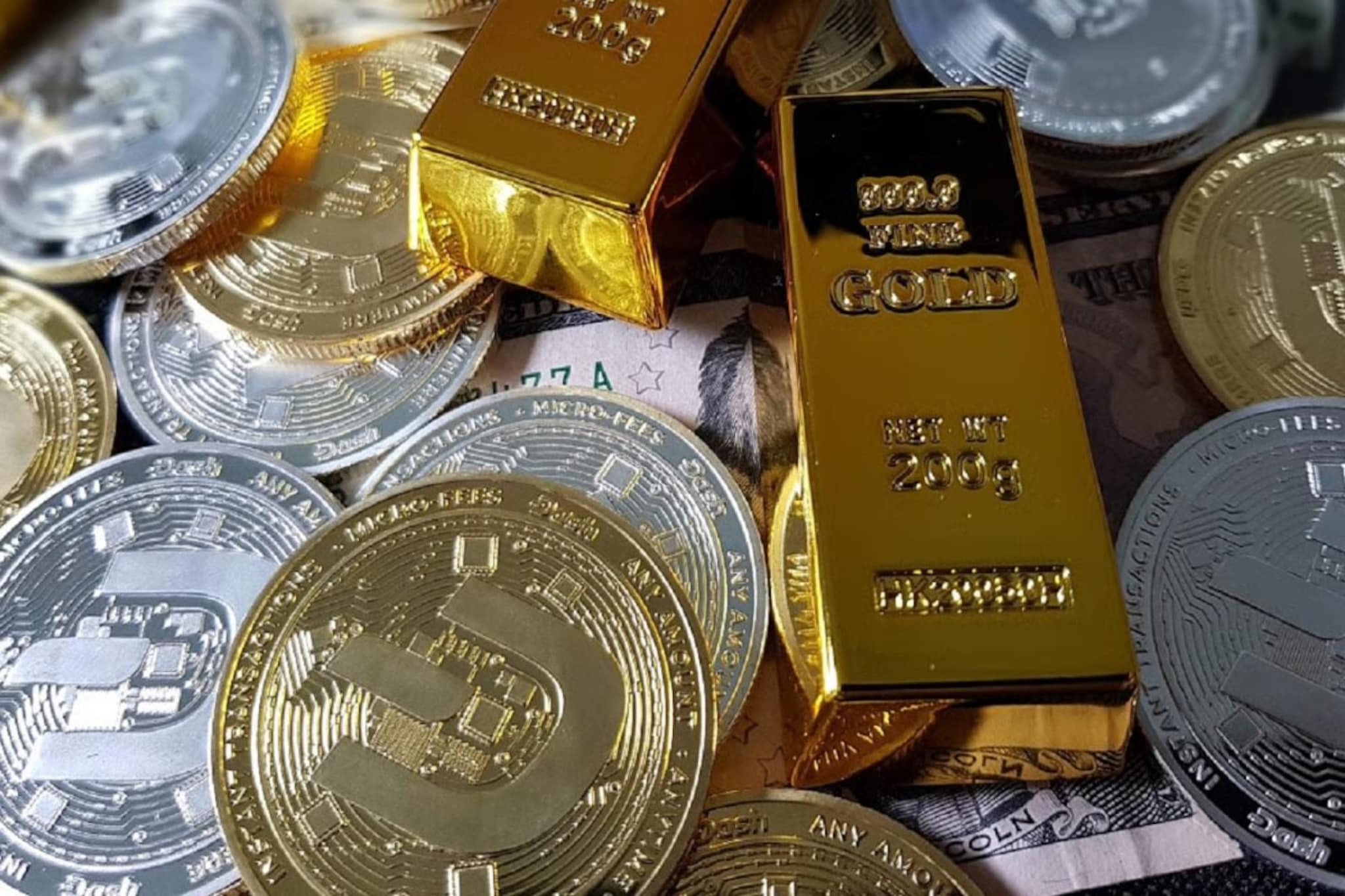 100000लाख रुपयांनी घसरले चांदीचे दर, सोनंही आपटलं, पैसे गुंतवलेल्यांना मोठा फटका 100000लाख रुपयांनी घसरले चांदीचे दर, सोनंही आपटलं, पैसे गुंतवलेल्यांना मोठा फटका