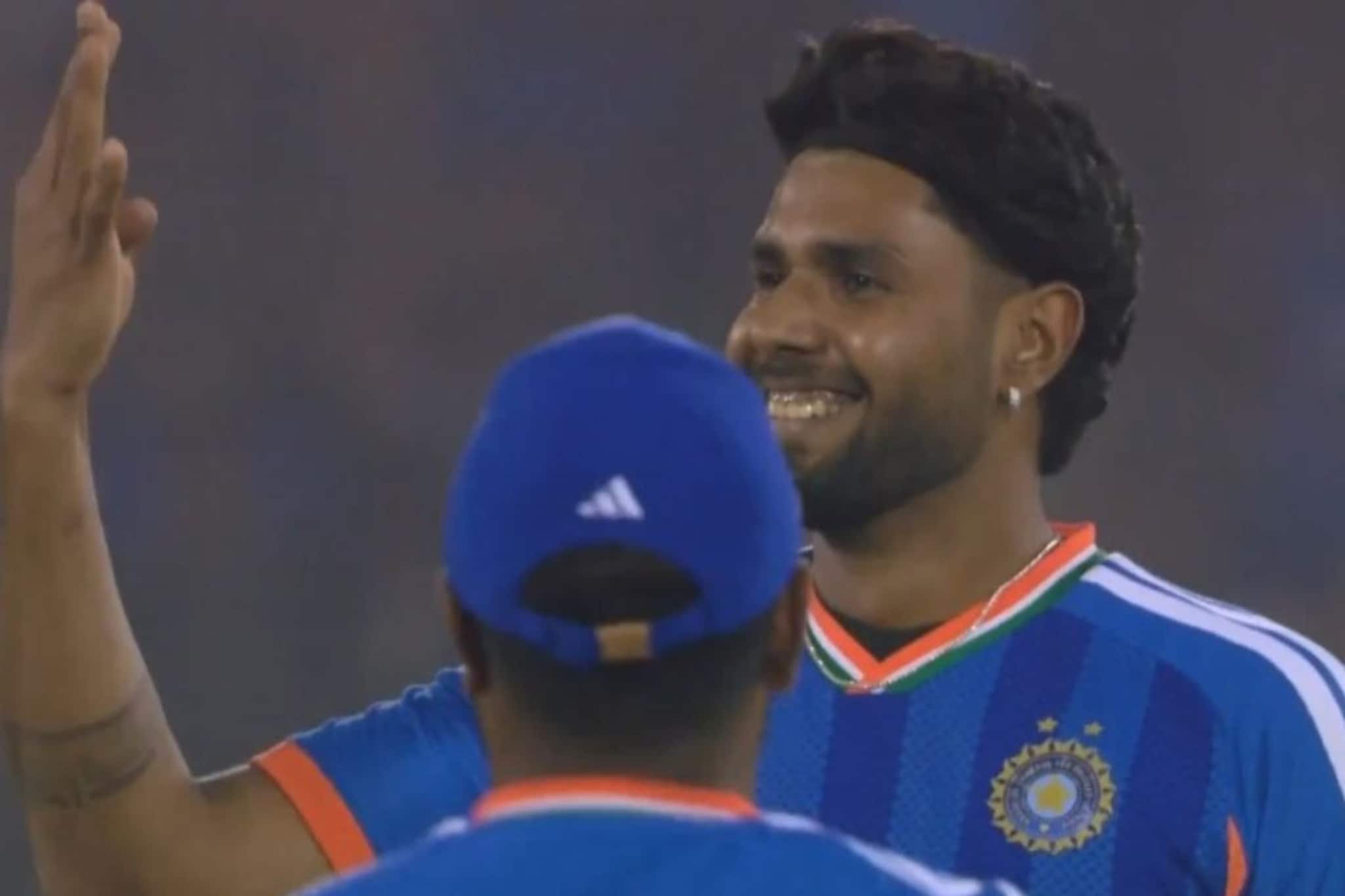 विकेट घेताच दाखवला 4 चा आकडा, हर्षित राणाच्या सेलिब्रेशनचा अर्थ समजला का? Video