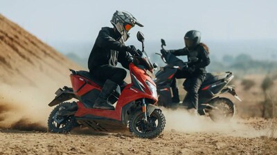 सिंपल एनर्जीने आपल्या इलेक्ट्रिक टू-व्हीलर रेंजमध्ये वाढ करत Gen 2 स्कूटर सिरीज लॉन्च केली आहे. या स्कुटरची  रेंज ही 400 किमी इतकी आहे. तसंच भारतातील इतक इलेक्ट्रिक स्कुटरपेक्षा किंमतही कमी आहे. 