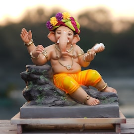 खरंच! जेवढे गणपतीचे फोटो किंवा स्टॅचू घरात जास्त, तेवढाच त्रास जास्त? खरंच! जेवढे गणपतीचे फोटो किंवा स्टॅचू घरात जास्त, तेवढाच त्रास जास्त?