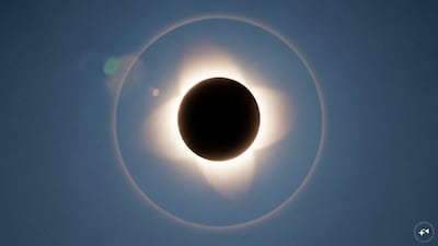 ज्योतिष जाणकारांच्या मते, हे ग्रहण काही राशींसाठी सुखाचे दिवस घेऊन येईल, तर काहींसाठी ते संकटाचे संकेत ठरू शकते. खालील 3 राशींवर याचा विशेष नकारात्मक परिणाम होण्याची शक्यता आहे.