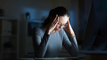 घरात असेल निगेटिव्ह एनर्जी तर दिसतात 'ही' लक्षण, चुकूनही करू नका याकडे दुर्लक्ष घरात असेल निगेटिव्ह एनर्जी तर दिसतात 'ही' लक्षण, चुकूनही करू नका याकडे दुर्लक्ष