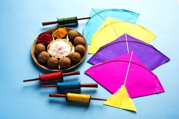 संक्रांतीच्या दिवशी हातात किती बांगड्या घालाव्या, विषम नंबरमधेच का घातल्या जातात संक्रांतीच्या दिवशी हातात किती बांगड्या घालाव्या, विषम नंबरमधेच का घातल्या जातात