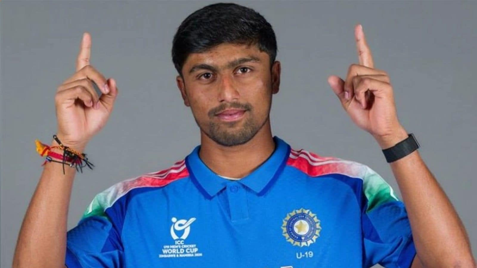 भारताकडून हेनिल पटेलने सर्वाधिक 5 विकेट तर दिपेश देवेंद्रन,आरएस अंम्ब्रिश,खिलान पटेल आणि वैभव सूर्यवंशीने प्रत्येकी 1 विकेट घेतली आहे.