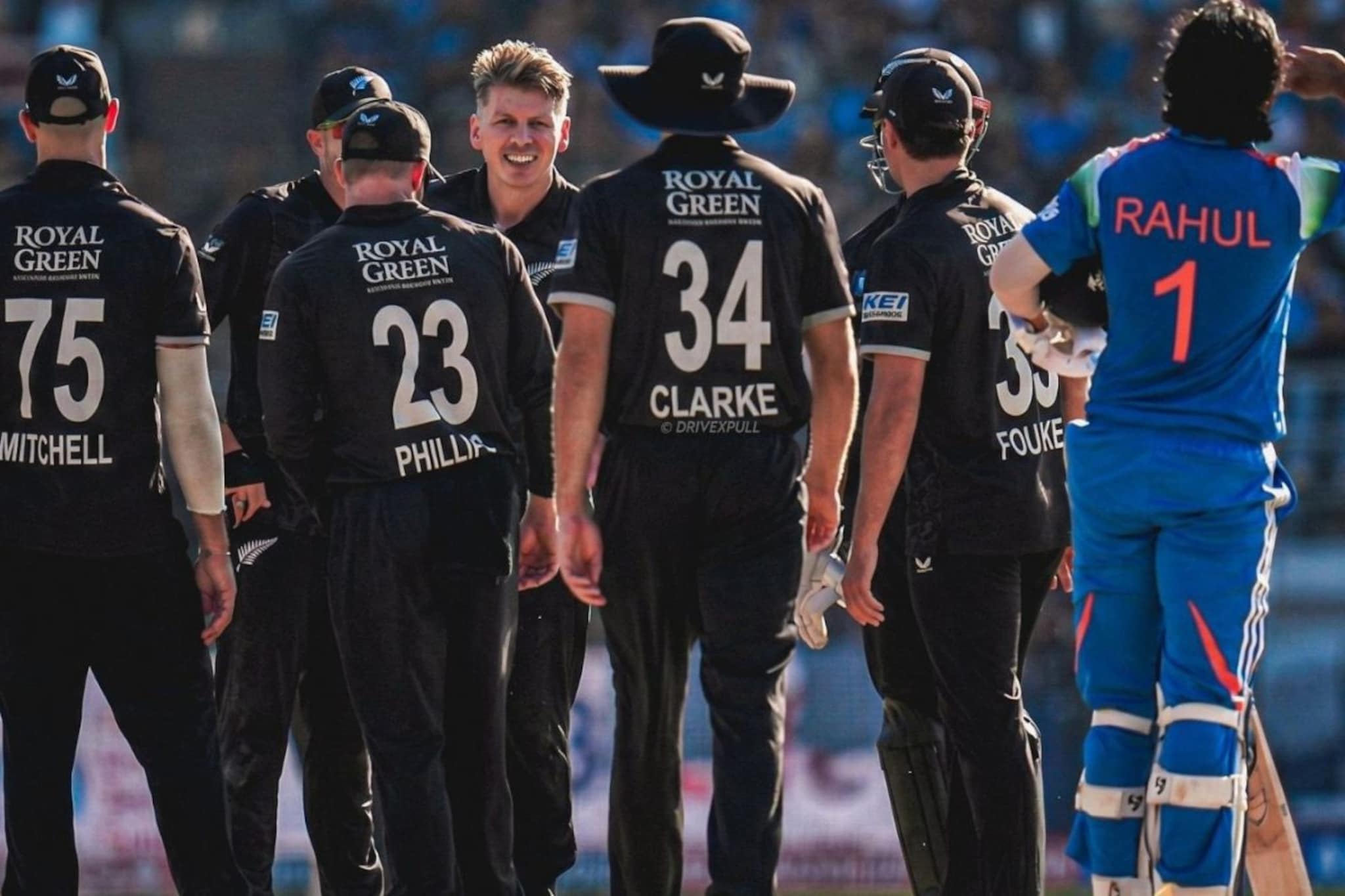 19 धावांमध्ये 3 विकेट, रोहित, विराट, अय्यर सगळेच फेल, नंतर राहुलने पुढच्या 26 ओव