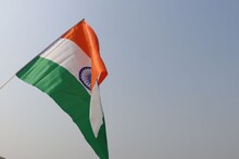 26 जानेवारी आणि 15 ऑगस्टच्या झेंड्यामधील फरक माहितीय का? फडकवण्याच्या आहेत वेगवेगळ्या पद्धती