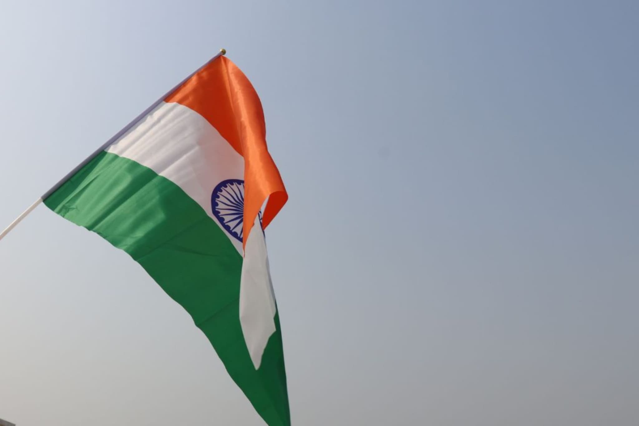 26जानेवारी आणि 15ऑगस्टला झेंडा फडकवण्याच्या वेगवेगळ्या पद्धती, तुम्हाला माहितीय?