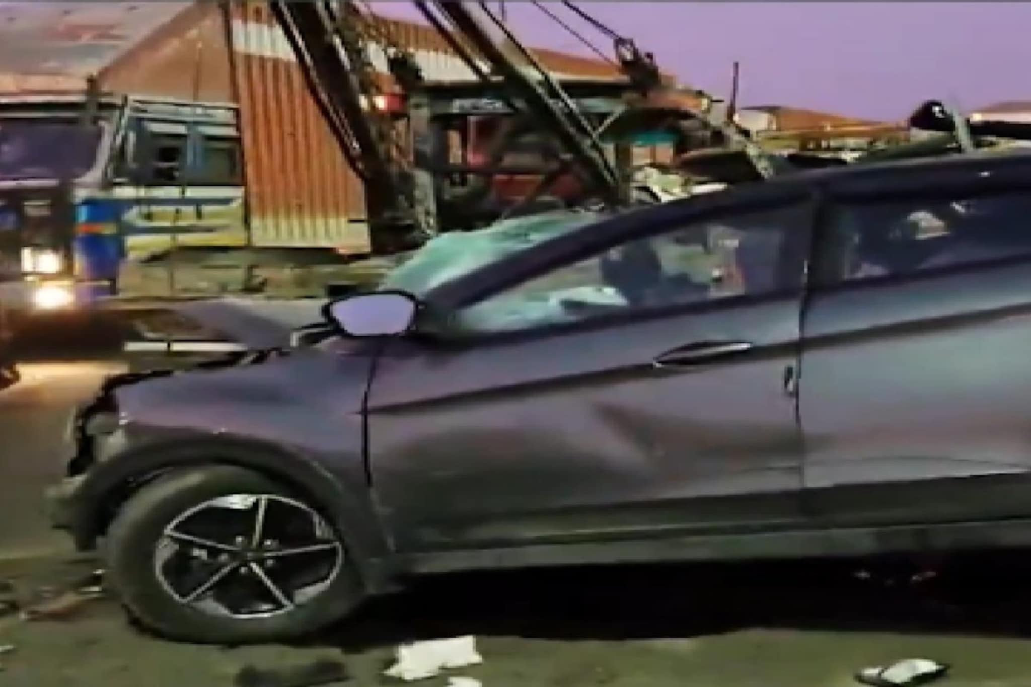 120 चा स्पीड, 6 एअरबॅग्स असूनही चौघांचा जीव गेला,  'त्या' कॉलने सगळंच संपलं