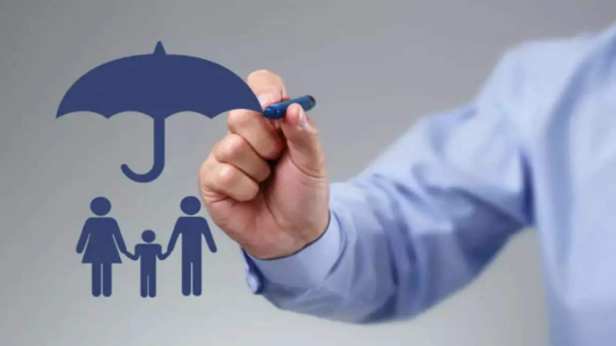 'या' 6 सरकारी स्किममध्ये मिळतो लाखोंचा लाभ! प्रीमियम ₹100 हून कमी, होतो फायदा