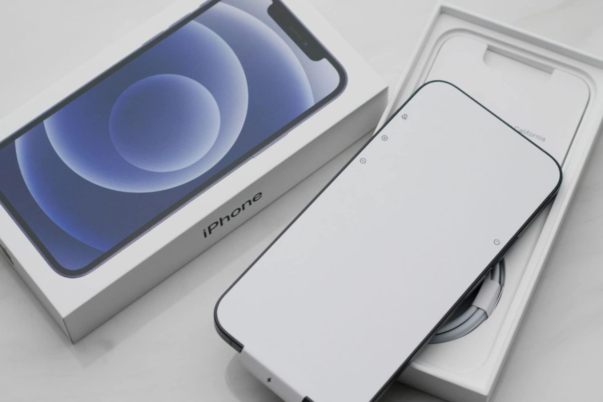 Apple चाहत्यांसाठी गुडन्यूज! पुढच्या महिन्या लाँच होणार स्वस्त iPhone 17e?