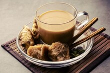 Jaggery Tea : गुळाचा चहा बनवताना दूध फाटतंय? 'या' सोप्या टिप्स वापरा; मिळेल साखरेपेक्षाही भारी चव अन् आरोग्य