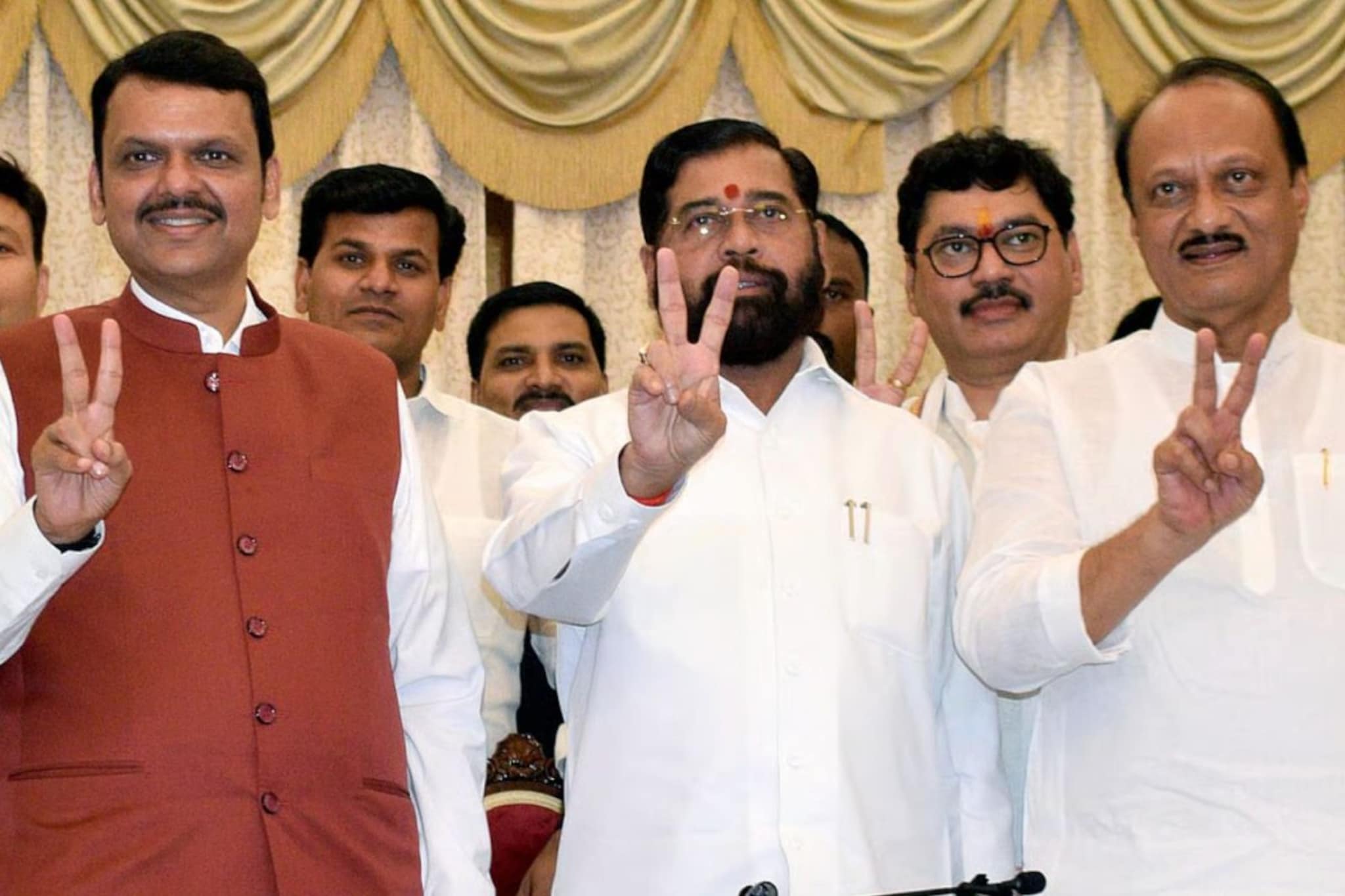 जळगावात महायुती सुस्साट, मविआचा सुपडासाफ, किती जागा जिंकल्या?