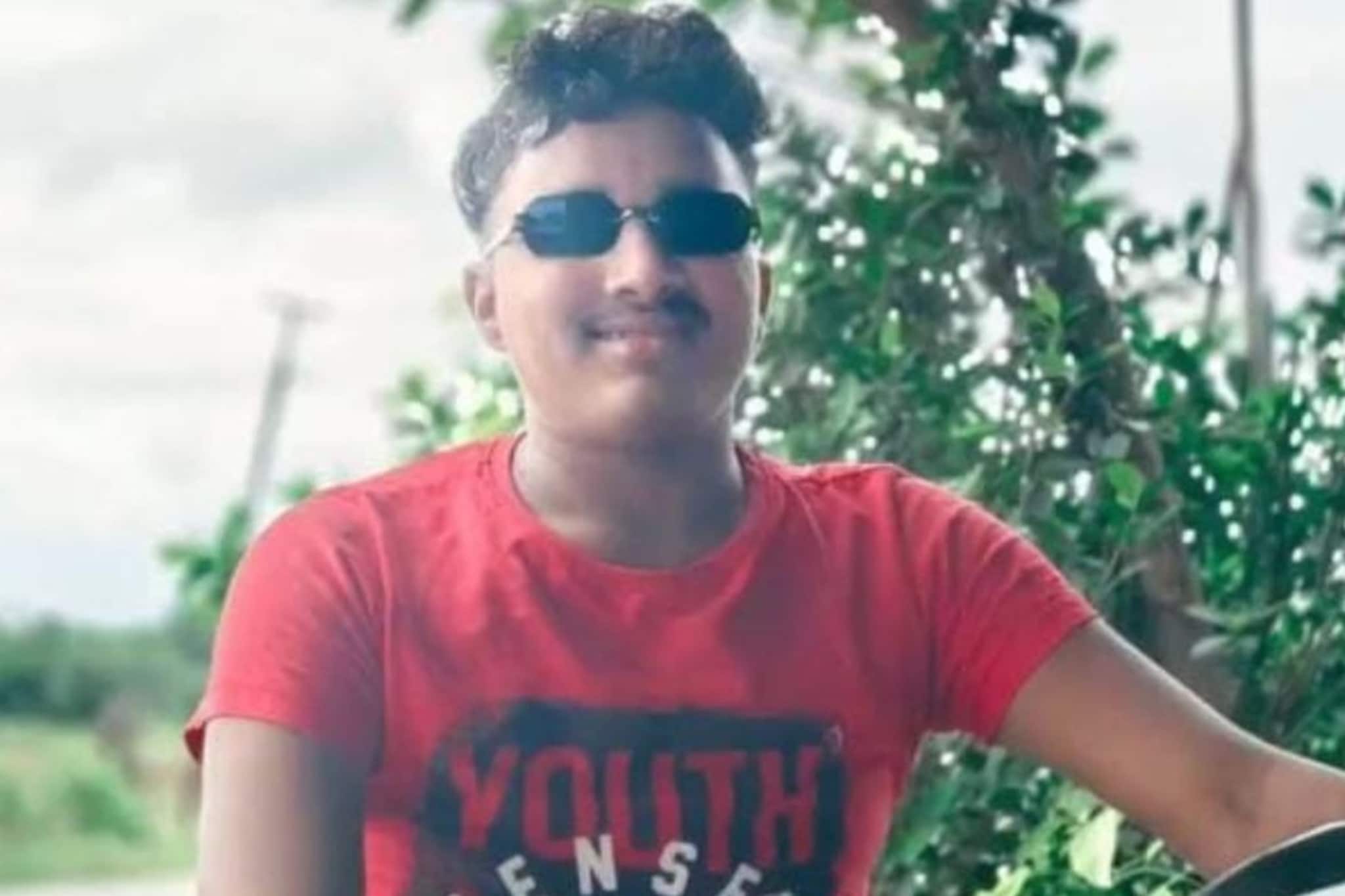 चाकूने सपासप वार, जीवलग दोस्ताला जागेवर संपवलं, मित्रांनीच केला मित्राचा खून चाकूने सपासप वार, जीवलग दोस्ताला जागेवर संपवलं, मित्रांनीच केला मित्राचा खून