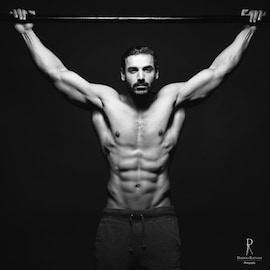 पांढरे झालेले केस, चेहऱ्यावर सुरकुत्या; बॉलिवूडच्या हँडसम हंकला हे काय झालं? पांढरे झालेले केस, चेहऱ्यावर सुरकुत्या; बॉलिवूडच्या हँडसम हंकला हे काय झालं?