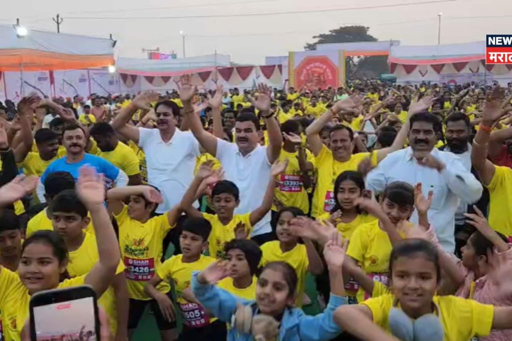 कट्टर विरोधक झिंगाट गाण्यावर थिरकले, हर्षवर्धन पाटील- दत्तात्रय भरणेंचा VIDEO कट्टर विरोधक झिंगाट गाण्यावर थिरकले, हर्षवर्धन पाटील- दत्तात्रय भरणेंचा VIDEO