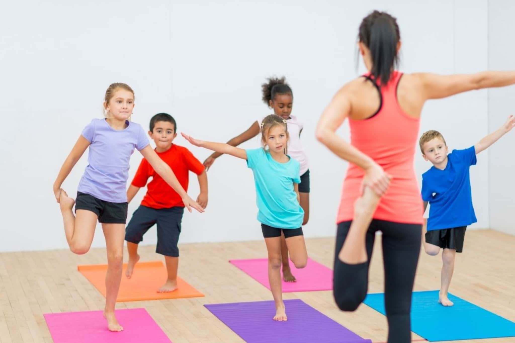 मुलांच्या चांगल्या वाढीसाठी 5 बेस्ट योगासनं! शरीर बनेल मजबूत, मेंदू राहील सक्रिय