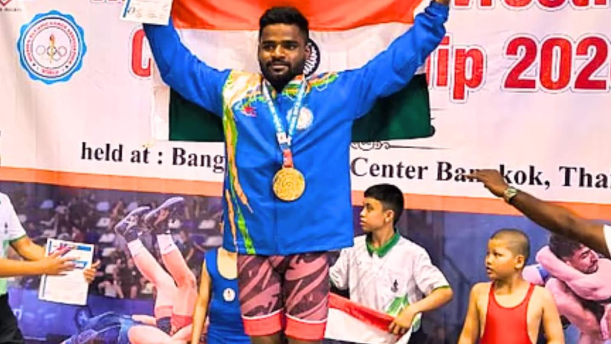 शेतकऱ्याच्या पोराची कमाल, पंढरपूरच्या पैलवान किशोरची मलेशियामध्ये गोल्डन कामगिरी, महाराष्ट्राचं नाव उंचावलं!