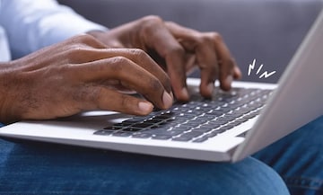 Laptop : लॅपटॉप चार्जिंगला लावून तासनतास काम करताय? 'या' 5 चुका पडू शकतात महागात Laptop : लॅपटॉप चार्जिंगला लावून तासनतास काम करताय? 'या' 5 चुका पडू शकतात महागात