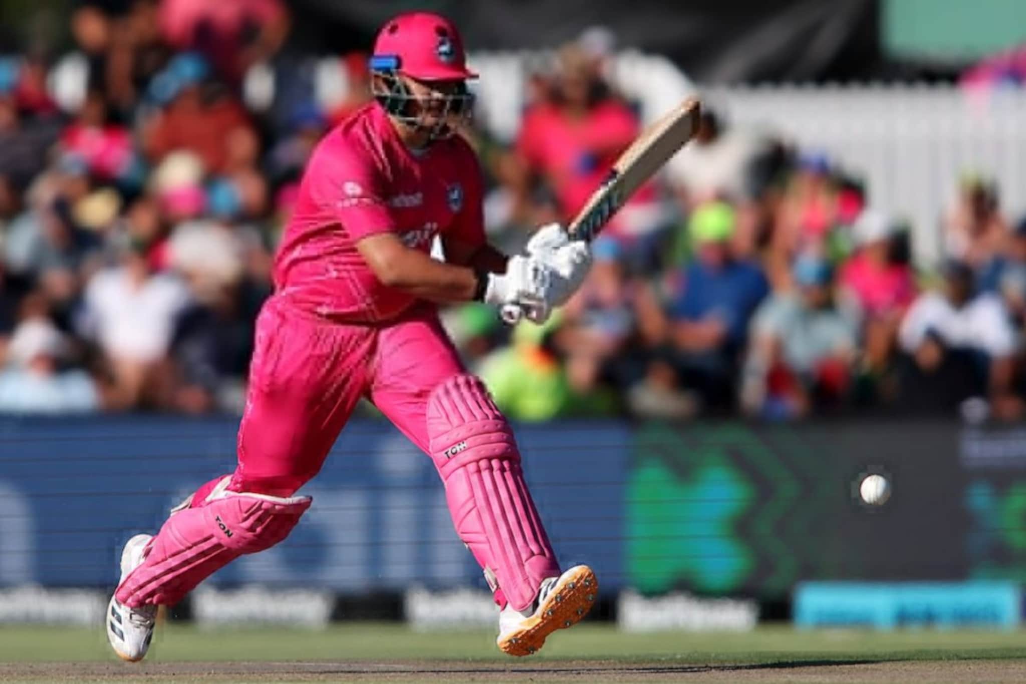 VIDEO : 12 बॉल 52 धावा, 19 वर्षाच्या पोराने घाम फोडला, गोलंदाजांची पिसं काढली