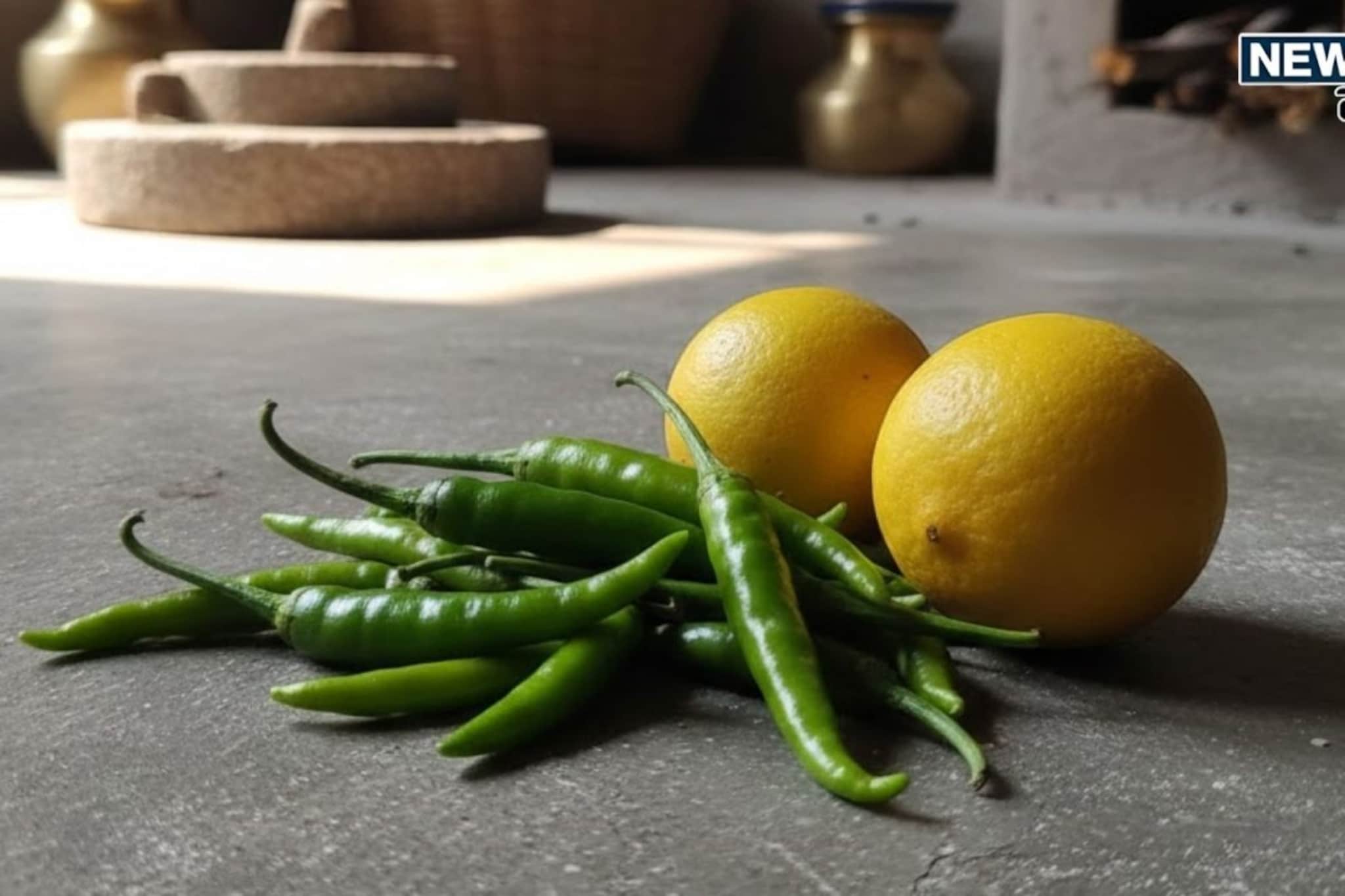 किचनमध्ये लिंबू आणि मिरची एकत्र का ठेवू नये? भोगावे लागू शकतात गंभीर परिणाम किचनमध्ये लिंबू आणि मिरची एकत्र का ठेवू नये? भोगावे लागू शकतात गंभीर परिणाम