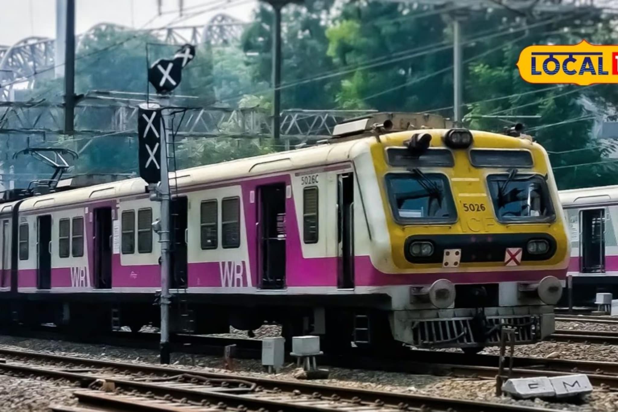 मुंबईकर लोकलने प्रवास करताना जरा जपून, तुमच्यावर 12000 CCTV चा ‘वॉच’, परेचा मोठा मुंबईकर लोकलने प्रवास करताना जरा जपून, तुमच्यावर 12000 CCTV चा ‘वॉच’, परेचा मोठा