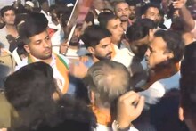 गिरीश महाजनांकडून 'लाव रे तो व्हिडीओ', सेनेच्या नेत्याचा VIDEO दाखवला सभेत, नंतर मुलाच्या पालकाने घेरलं